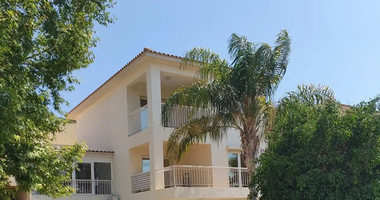 Spacious four bedroom house with private garden and pool  in Mouttagiaka