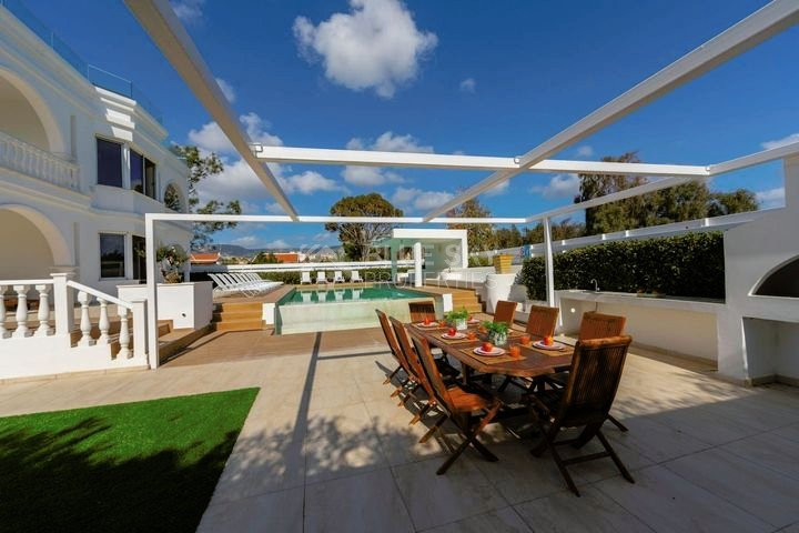 Stunning Six Bedroom Detached Villa in Coral Bay, Paphos