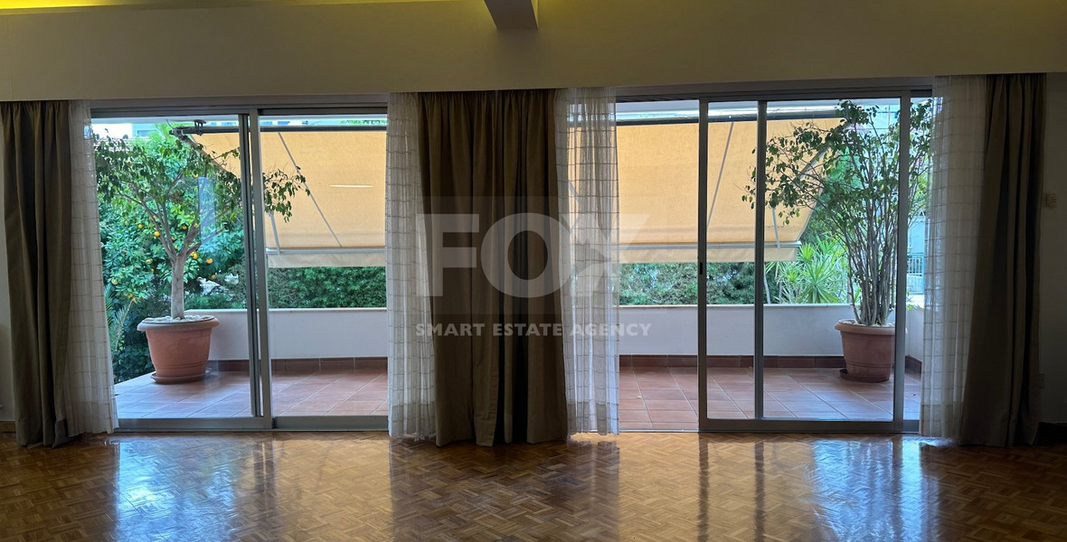 Spacious ground floor Apartment in Agia Zoni  for residential or commercial use.