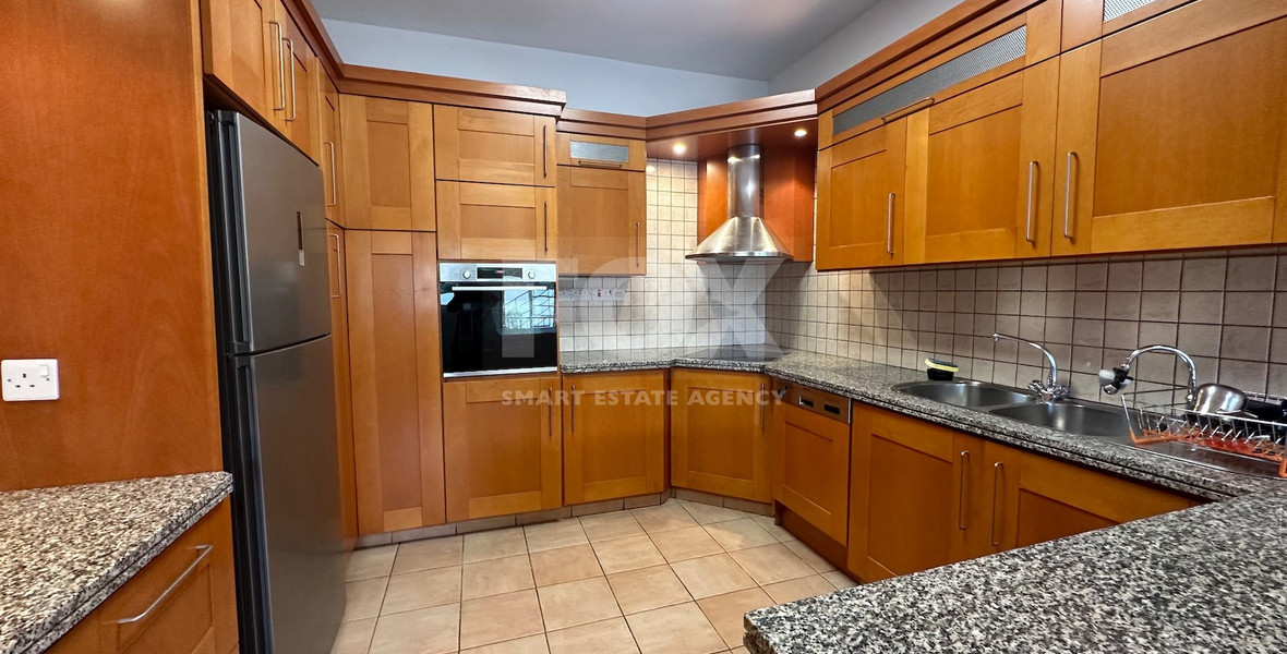 Spacious ground floor Apartment in Agia Zoni  for residential or commercial use.