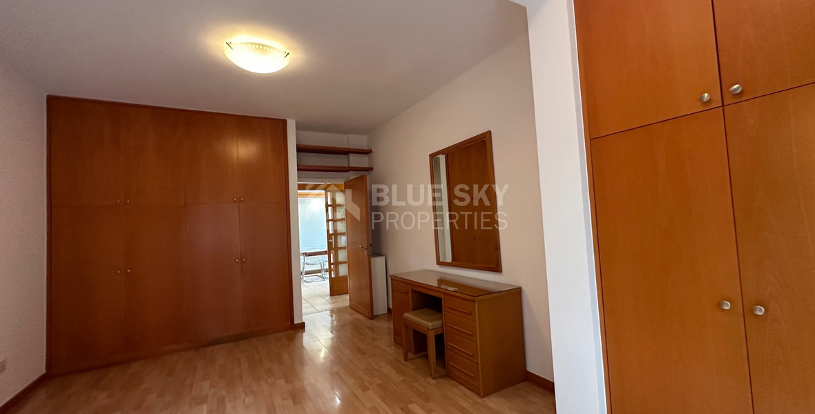 Spacious ground floor Apartment in Agia Zoni  for residential or commercial use.