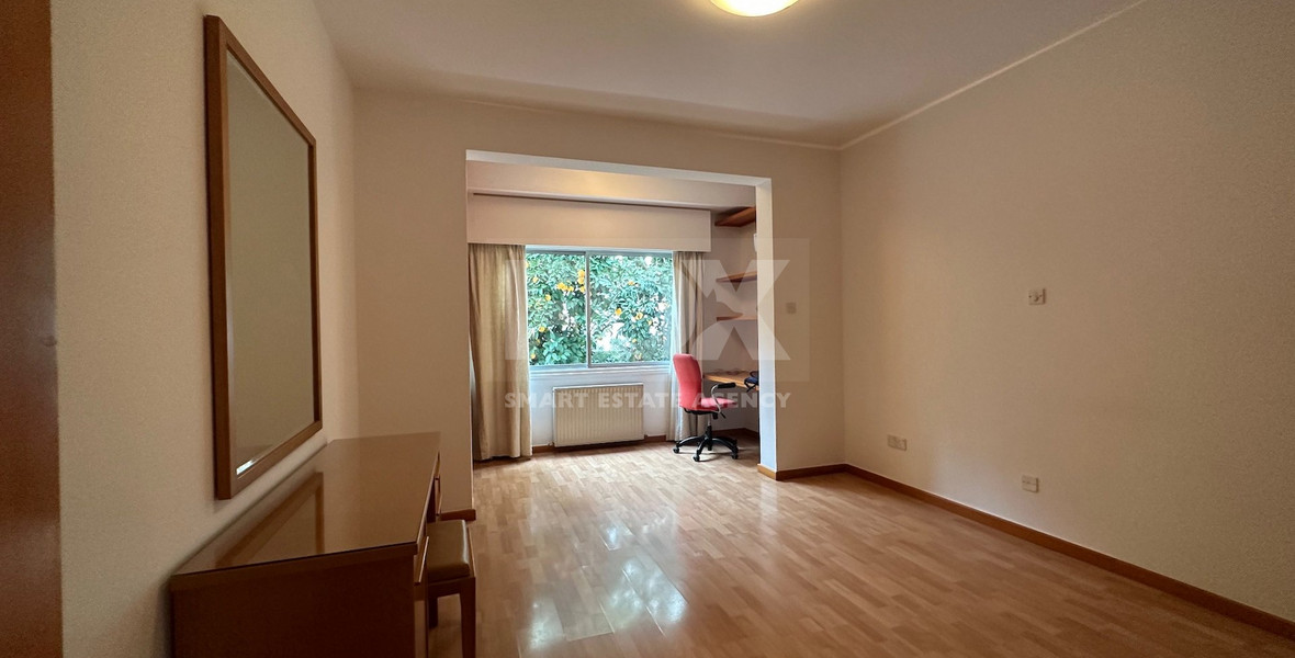 Spacious ground floor Apartment in Agia Zoni  for residential or commercial use.