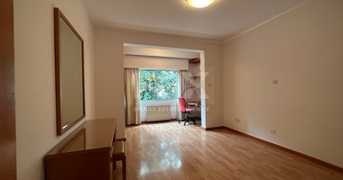 Spacious ground floor Apartment in Agia Zoni  for residential or commercial use.