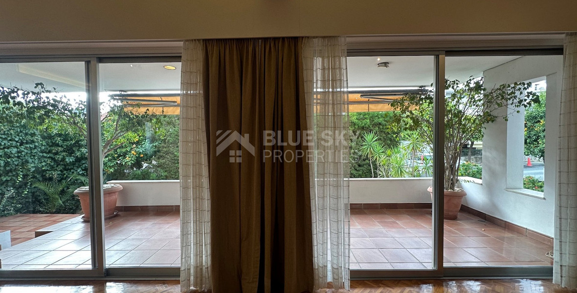 Spacious ground floor Apartment in Agia Zoni  for residential or commercial use.