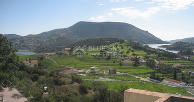 A private house with views over the Dam in the sought after location of Akrounda