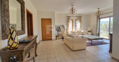 A private house with views over the Dam in the sought after location of Akrounda