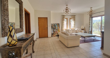 A private house with views over the Dam in the sought after location of Akrounda