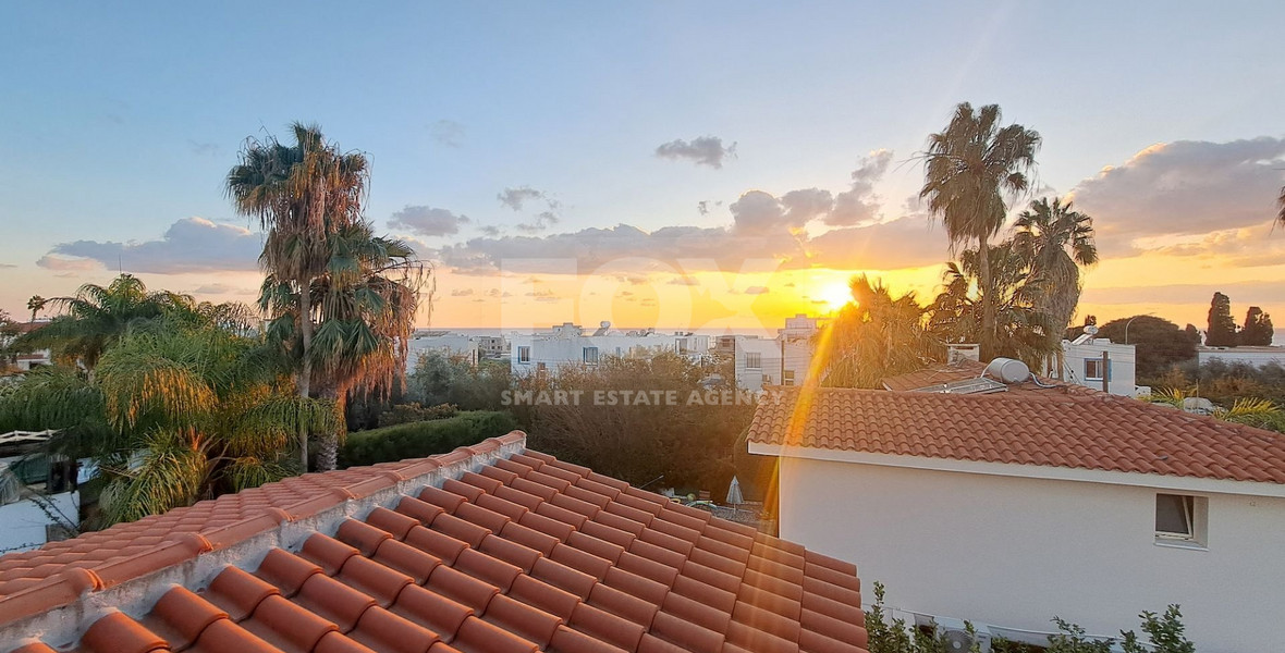 Three-bedroom villa just steps away from the sea