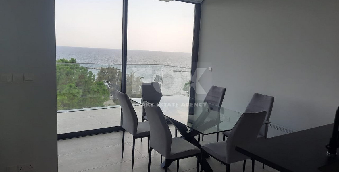 LUXURY FRONT LINE DUPLEX APARTMENT WITH ROOF TERRACE AND PANORAMIC VIEWS FROM ALL SIDES.