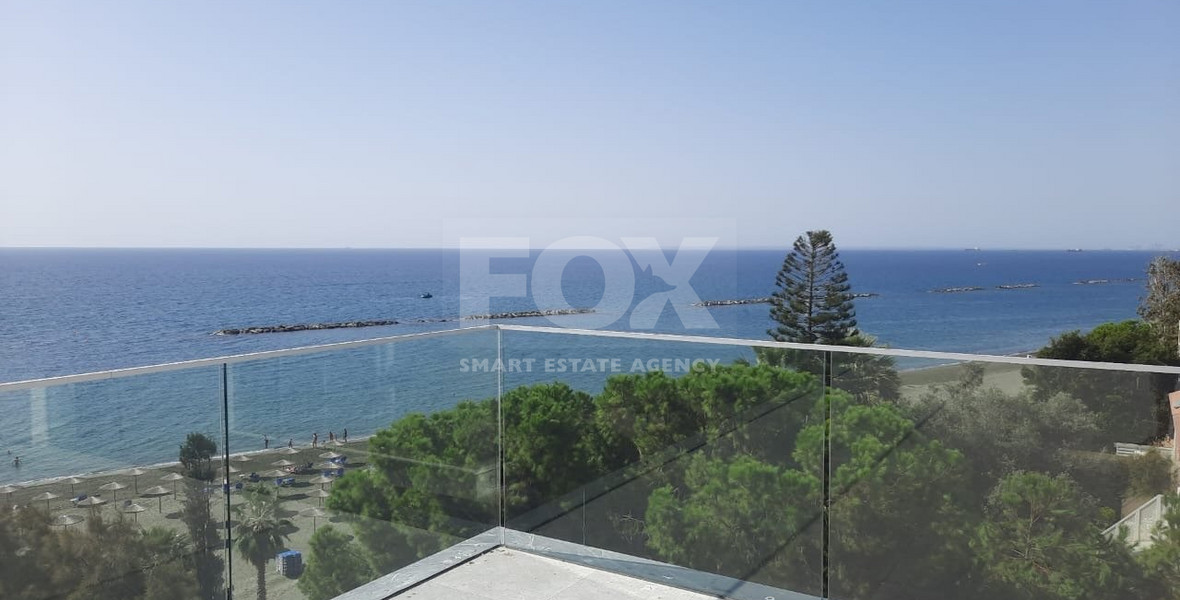 LUXURY FRONT LINE DUPLEX APARTMENT WITH ROOF TERRACE AND PANORAMIC VIEWS FROM ALL SIDES.