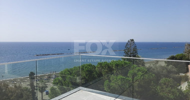 LUXURY FRONT LINE DUPLEX APARTMENT WITH ROOF TERRACE AND PANORAMIC VIEWS FROM ALL SIDES.