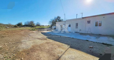 For Sale Charming Traditional Bungalow in Inia,Paphos