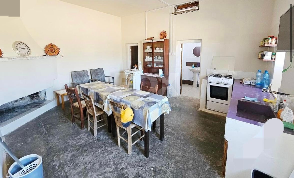 For Sale Charming Traditional Bungalow in Inia,Paphos