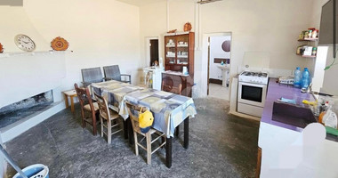 For Sale Charming Traditional Bungalow in Inia,Paphos