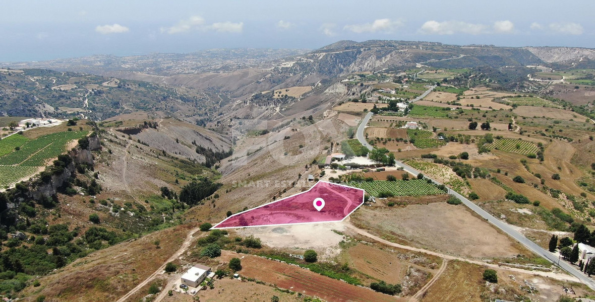 Mixed use zone - Field in Kathikas, Paphos