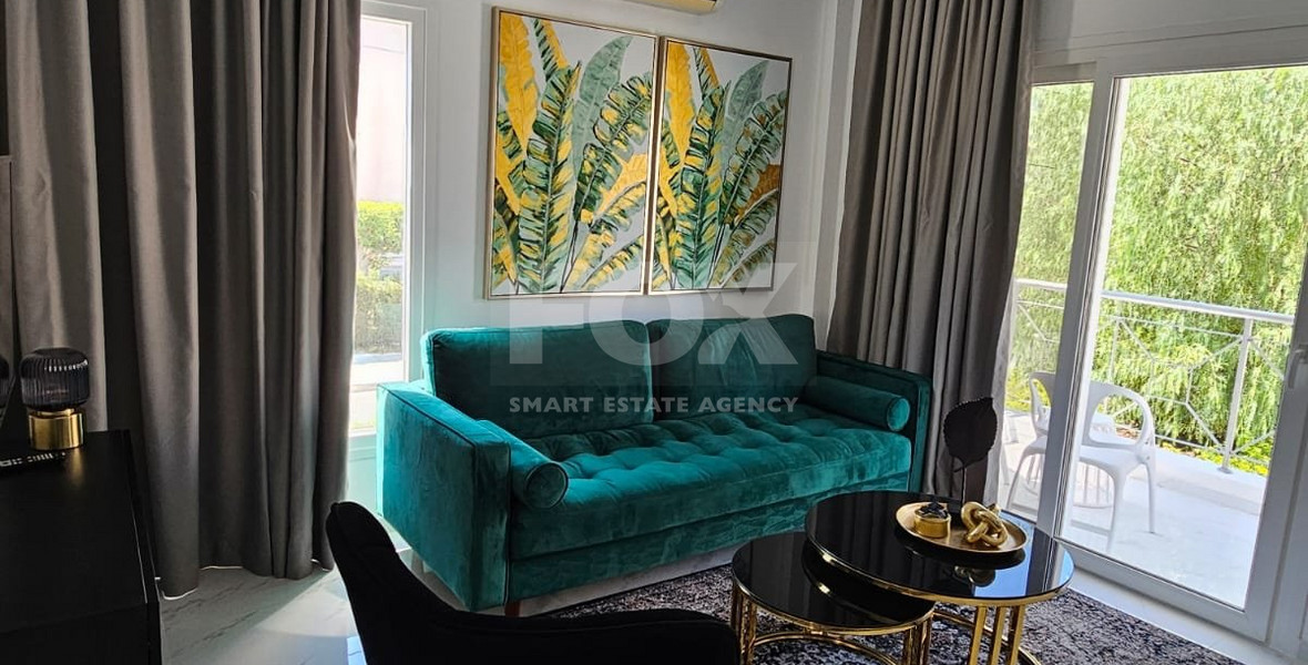 Modern one Bedroom Apartment plus one independend groundfloor Studio in the heart of Universal