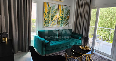 Modern one Bedroom Apartment plus one independend groundfloor Studio in the heart of Universal