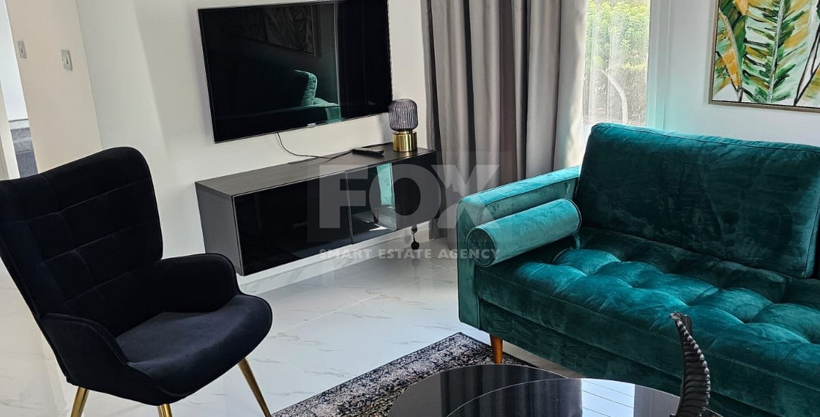 Modern one Bedroom Apartment plus one independend groundfloor Studio in the heart of Universal