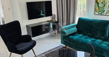 Modern one Bedroom Apartment plus one independend groundfloor Studio in the heart of Universal