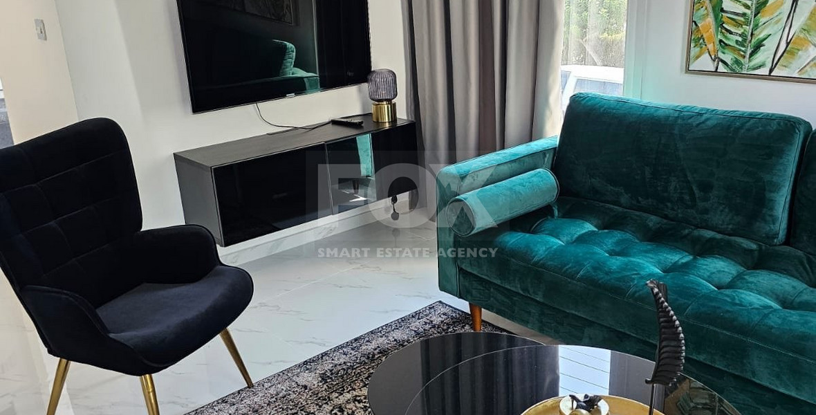 Modern one Bedroom Apartment plus one independend groundfloor Studio in the heart of Universal
