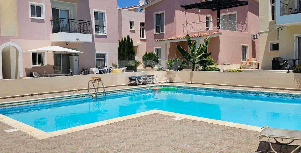 Modern one Bedroom Apartment plus one independend groundfloor Studio in the heart of Universal