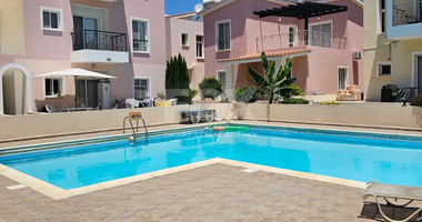Modern one Bedroom Apartment plus one independend groundfloor Studio in the heart of Universal