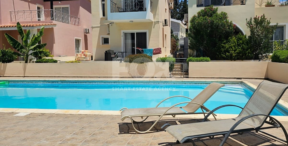 Modern one Bedroom Apartment plus one independend groundfloor Studio in the heart of Universal
