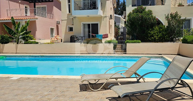 Modern one Bedroom Apartment plus one independend groundfloor Studio in the heart of Universal