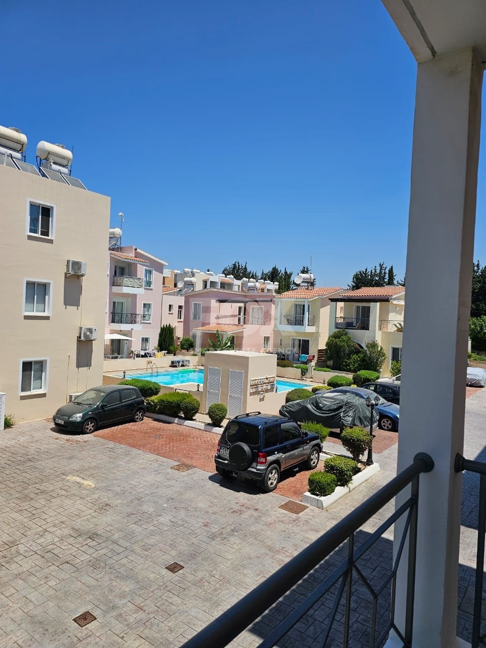 Modern one Bedroom Apartment plus one independend groundfloor Studio in the heart of Universal