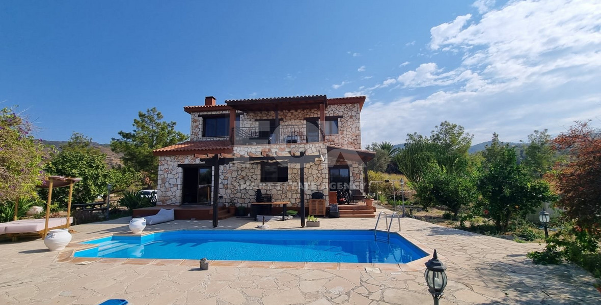 For Sale: Stunning Detached Villa on a large plot with Sea View and Pool in Agia Marina Chrysochous