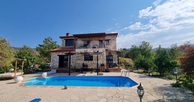 For Sale: Stunning Detached Villa on a large plot with Sea View and Pool in Agia Marina Chrysochous