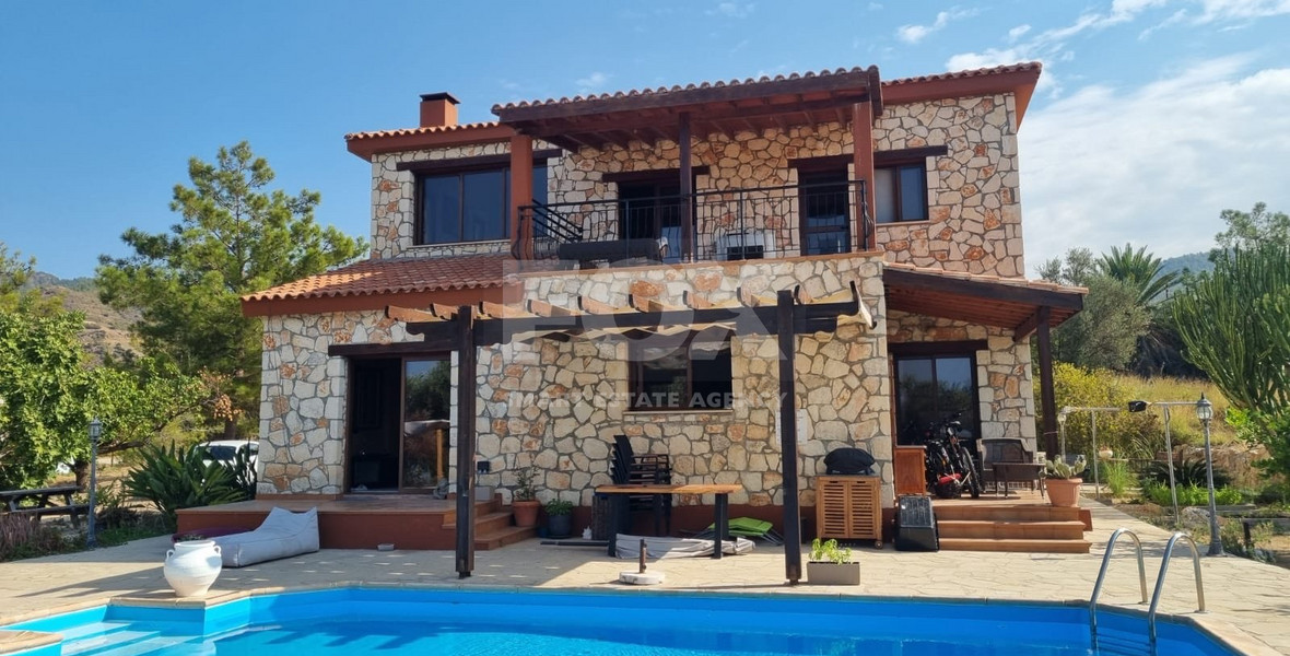 For Sale: Stunning Detached Villa on a large plot with Sea View and Pool in Agia Marina Chrysochous
