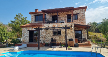For Sale: Stunning Detached Villa on a large plot with Sea View and Pool in Agia Marina Chrysochous