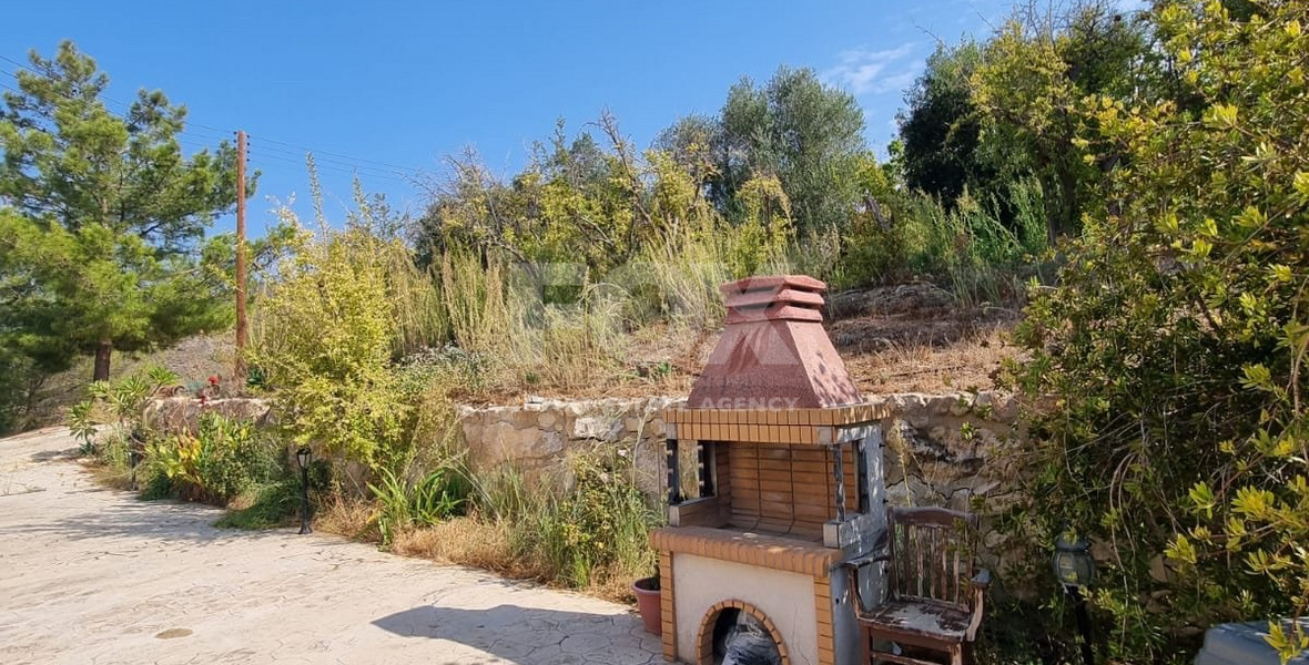 For Sale: Stunning Detached Villa on a large plot with Sea View and Pool in Agia Marina Chrysochous
