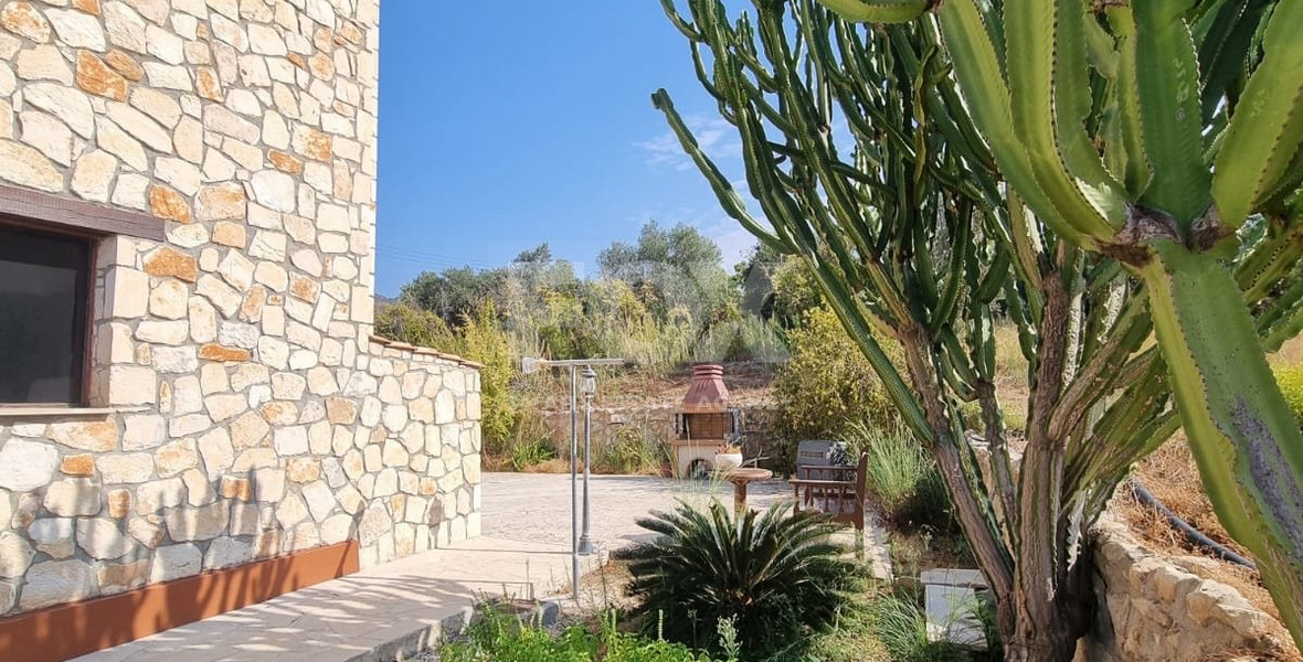 For Sale: Stunning Detached Villa on a large plot with Sea View and Pool in Agia Marina Chrysochous