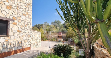 For Sale: Stunning Detached Villa on a large plot with Sea View and Pool in Agia Marina Chrysochous