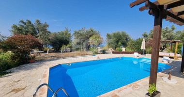 For Sale: Stunning Detached Villa on a large plot with Sea View and Pool in Agia Marina Chrysochous