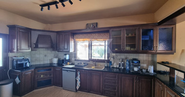 For Sale: Stunning Detached Villa on a large plot with Sea View and Pool in Agia Marina Chrysochous