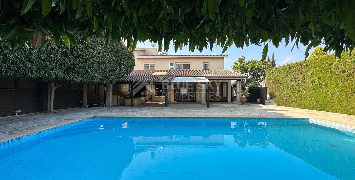 STUNNING 5 BEDROOM VILLA ON LARGE PLOT WITH SWIMMING POOL - LARGE GARDEN- EXTRA SEPARATE  APARTMENT - CENTAL LIMASSOL