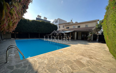 STUNNING 5 BEDROOM VILLA ON LARGE PLOT WITH SWIMMING POOL - LARGE GARDEN- EXTRA SEPARATE  APARTMENT - CENTAL LIMASSOL