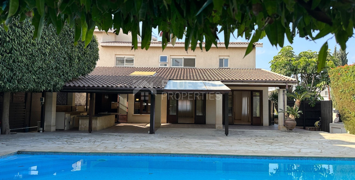 STUNNING 5 BEDROOM VILLA ON LARGE PLOT WITH SWIMMING POOL - LARGE GARDEN- EXTRA SEPARATE  APARTMENT - CENTAL LIMASSOL