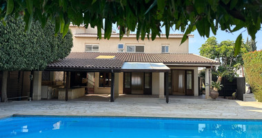 STUNNING 5 BEDROOM VILLA ON LARGE PLOT WITH SWIMMING POOL - LARGE GARDEN- EXTRA SEPARATE  APARTMENT - CENTAL LIMASSOL