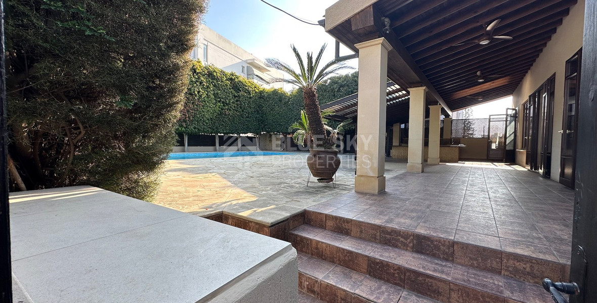 STUNNING 5 BEDROOM VILLA ON LARGE PLOT WITH SWIMMING POOL - LARGE GARDEN- EXTRA SEPARATE  APARTMENT - CENTAL LIMASSOL