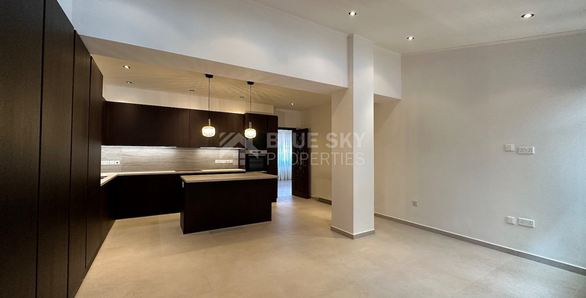 STUNNING 5 BEDROOM VILLA ON LARGE PLOT WITH SWIMMING POOL - LARGE GARDEN- EXTRA SEPARATE  APARTMENT - CENTAL LIMASSOL