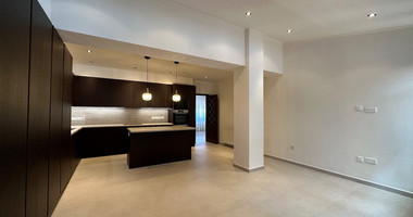 STUNNING 5 BEDROOM VILLA ON LARGE PLOT WITH SWIMMING POOL - LARGE GARDEN- EXTRA SEPARATE  APARTMENT - CENTAL LIMASSOL