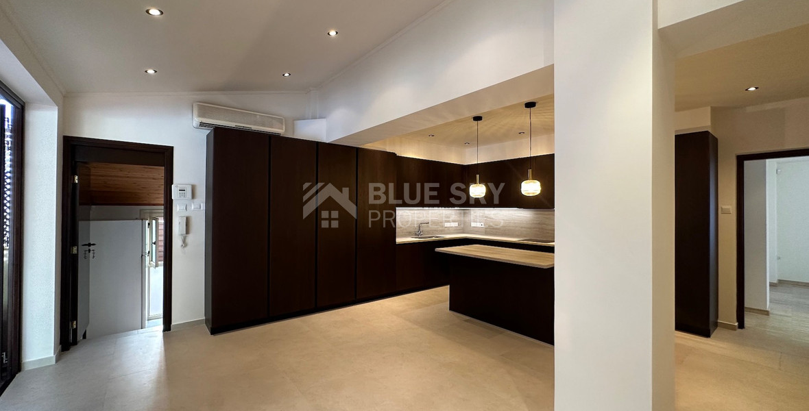 STUNNING 5 BEDROOM VILLA ON LARGE PLOT WITH SWIMMING POOL - LARGE GARDEN- EXTRA SEPARATE  APARTMENT - CENTAL LIMASSOL