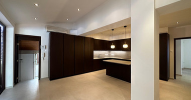 STUNNING 5 BEDROOM VILLA ON LARGE PLOT WITH SWIMMING POOL - LARGE GARDEN- EXTRA SEPARATE  APARTMENT - CENTAL LIMASSOL