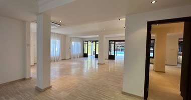 STUNNING 5 BEDROOM VILLA ON LARGE PLOT WITH SWIMMING POOL - LARGE GARDEN- EXTRA SEPARATE  APARTMENT - CENTAL LIMASSOL