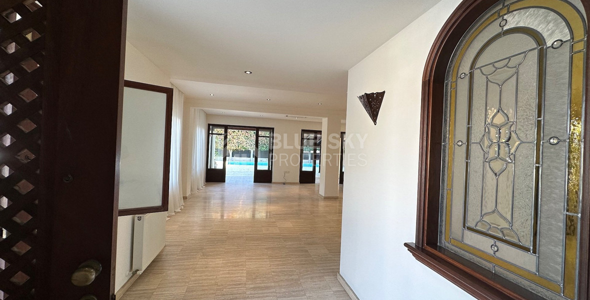 STUNNING 5 BEDROOM VILLA ON LARGE PLOT WITH SWIMMING POOL - LARGE GARDEN- EXTRA SEPARATE  APARTMENT - CENTAL LIMASSOL