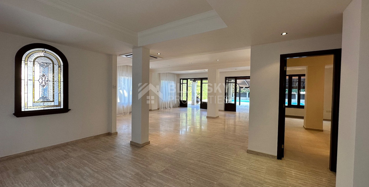 STUNNING 5 BEDROOM VILLA ON LARGE PLOT WITH SWIMMING POOL - LARGE GARDEN- EXTRA SEPARATE  APARTMENT - CENTAL LIMASSOL